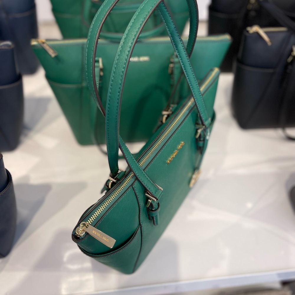 MICHAEL KORS CHARLOTTE LARGE TOP ZIP TOTE PALMETTO GREEN COLOR
NWT - Picture 6 of 16